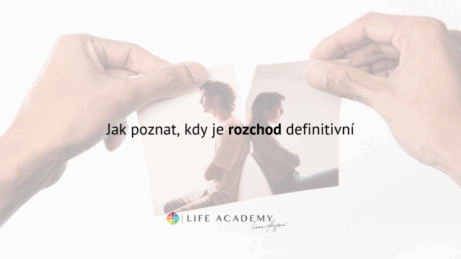 Cítíte ve vztahu nejistotu? Nevíte, jestli s vámi partner/ka do budoucna počítá? Máte dokonce pocit, že je konec, ale doufáte, že se ještě něco změní? Podívejte se na klíčové signály, že vztah už nelze zachránit, a zjistěte, jak se s definitivním rozchodem vyrovnat.