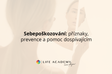 Sebepoškozování: příznaky, prevence a pomoc dospívajícím