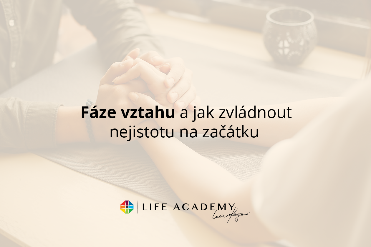 Poznejte jednotlivé fáze vztahu, jak zvládat nejistotu na začátku a budovat pevné partnerství. Life Academy vám poskytuje praktické rady pro šťastný vztah.